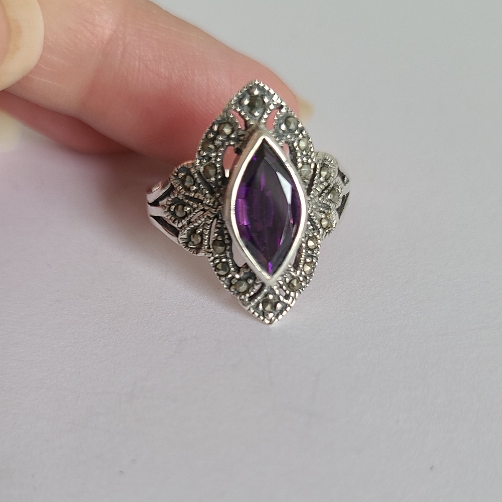 Vintage Elegant Art Deco Sterling Silver Marcasite Purple Amethyst Crystal Ring - Picture 2 of 13